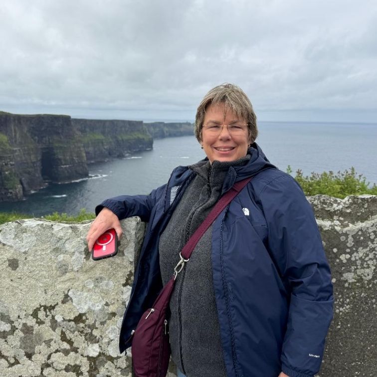 Dr.-Linda-Schilkowsky posing for a photo